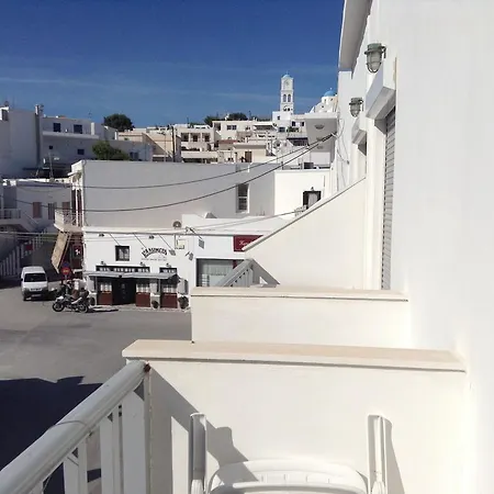 Meltemi Adamantas (Milos)