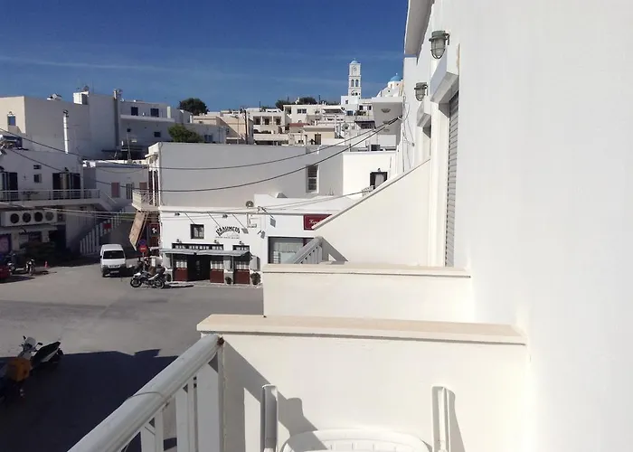 Meltemi Adamantas (Milos)