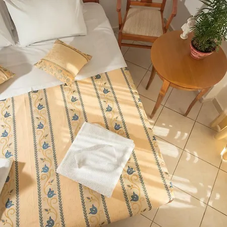 Meltemi אדאמאס