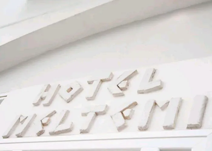 ホテル Meltemi アダマス